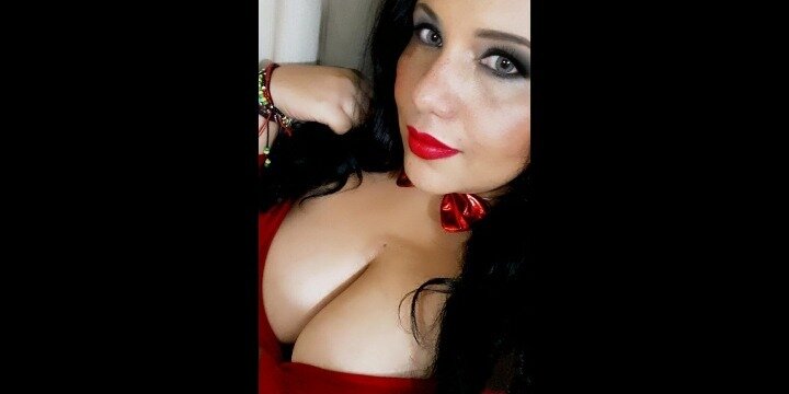 Labrujaquevuela (@labrujaquevuela), OnlyFans creator