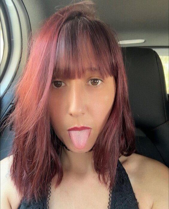 Ladamadeshallott (@ladamadeshallott), OnlyFans creator