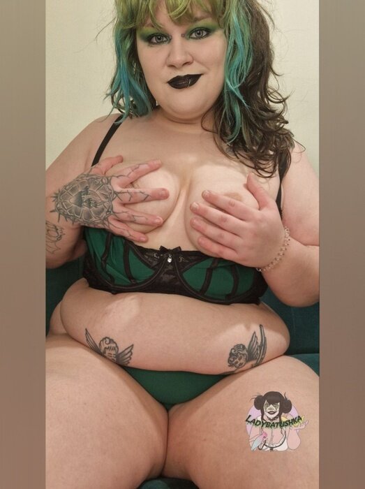 Ladybatushka (@ladybatushka), OnlyFans creator