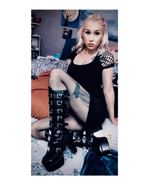 Ladyluck18 (@ladyluck18), OnlyFans creator