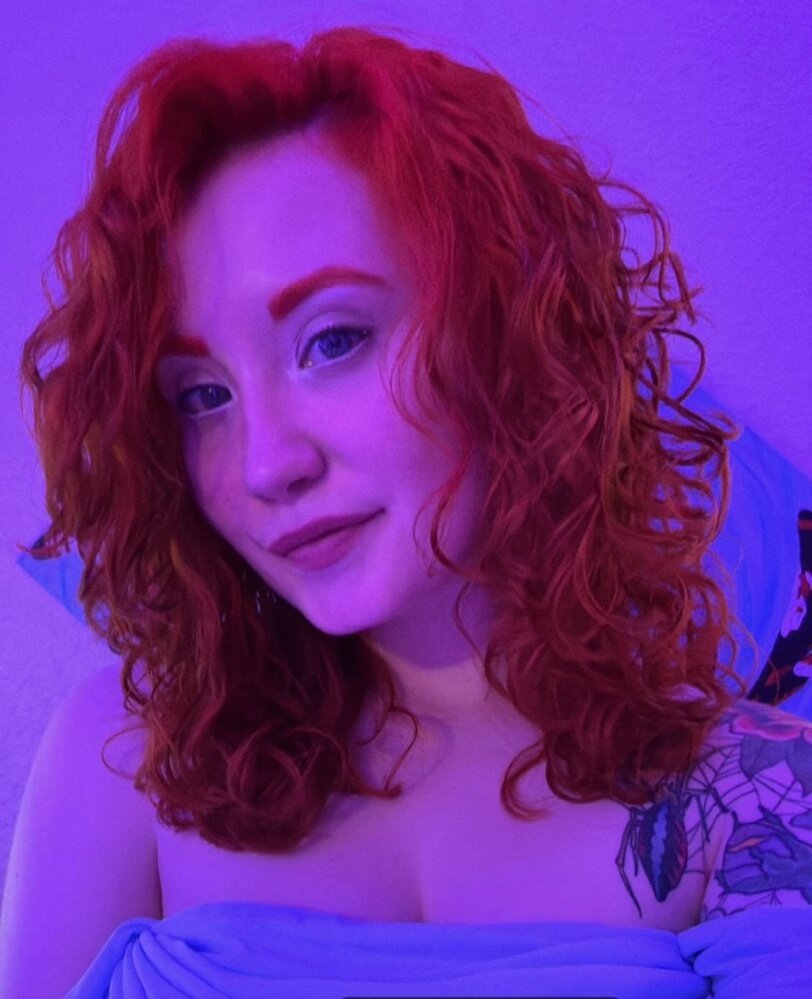 Lainabearrknee (@lainabearrknee), OnlyFans creator
