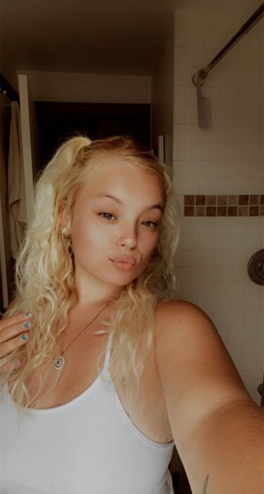 Lalababyxoo (@lalababyxoo), OnlyFans creator