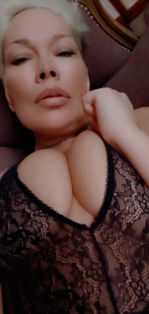 Lareinadepiscis (@lareinadepiscis), OnlyFans creator
