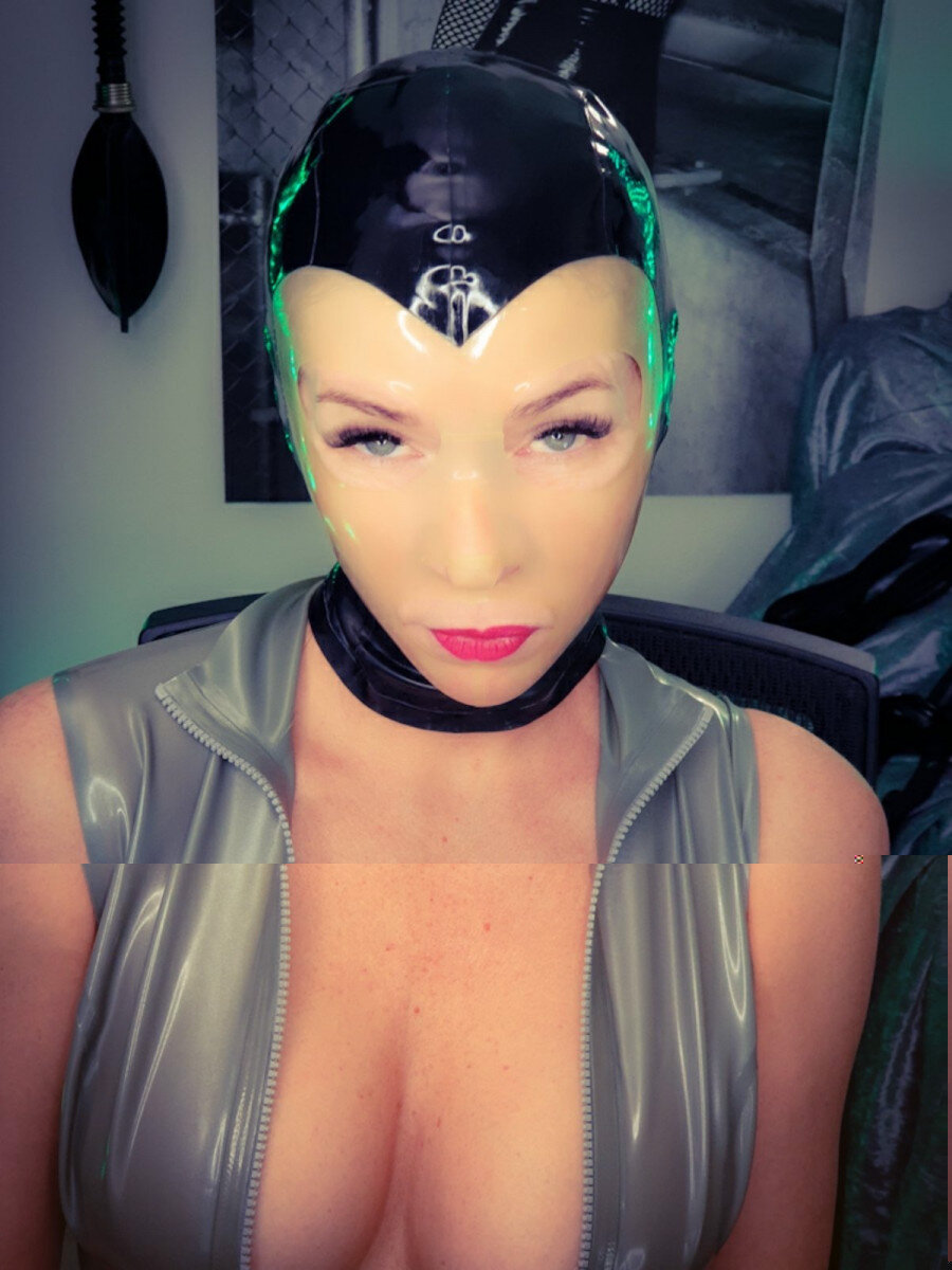 Latexrapture (@latexrapture), OnlyFans creator