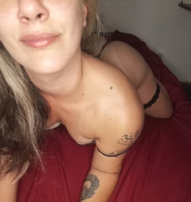 Latineva18 (@latin_eva18), OnlyFans creator