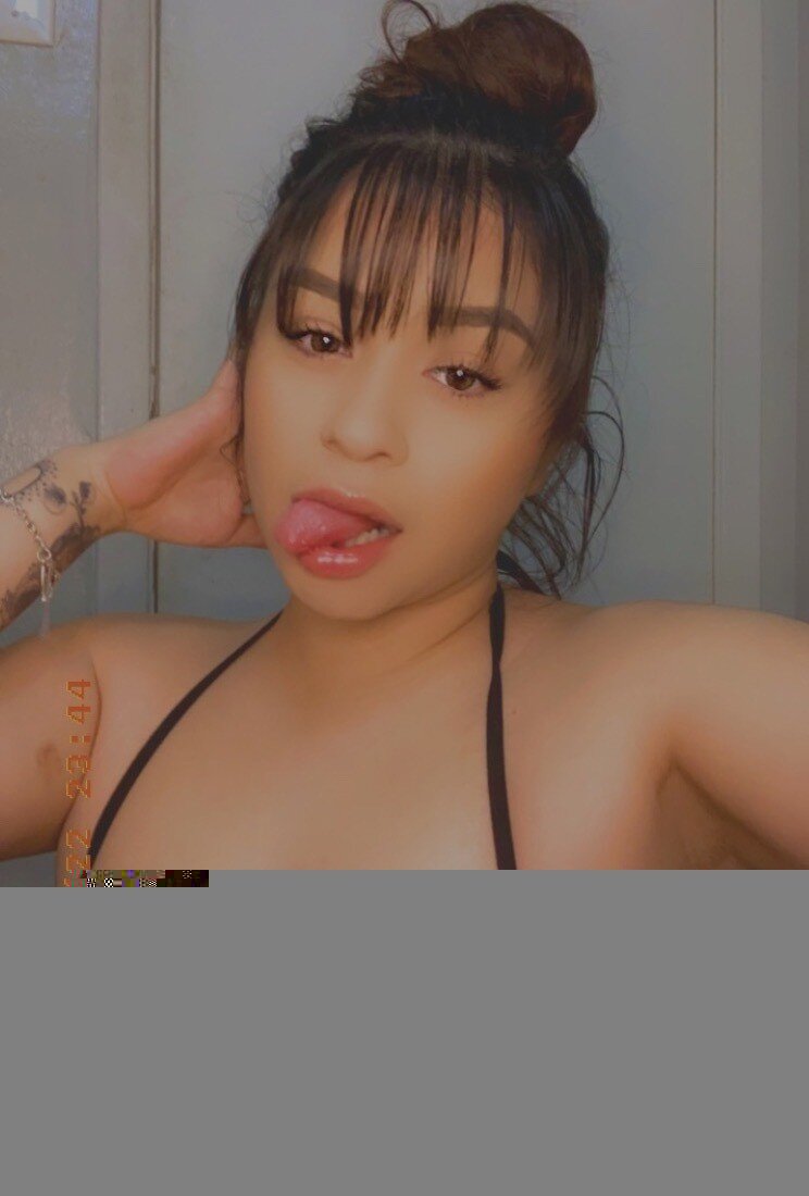 Latinaahawtie (@latinaahawtie), OnlyFans creator