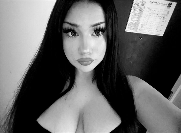 Latinalyla (@latinalyla), OnlyFans creator