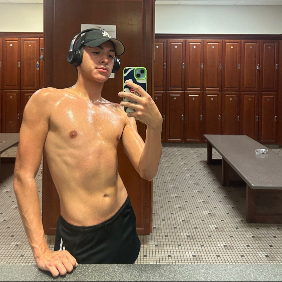 Latinopiglet (@latinopiglet), OnlyFans creator