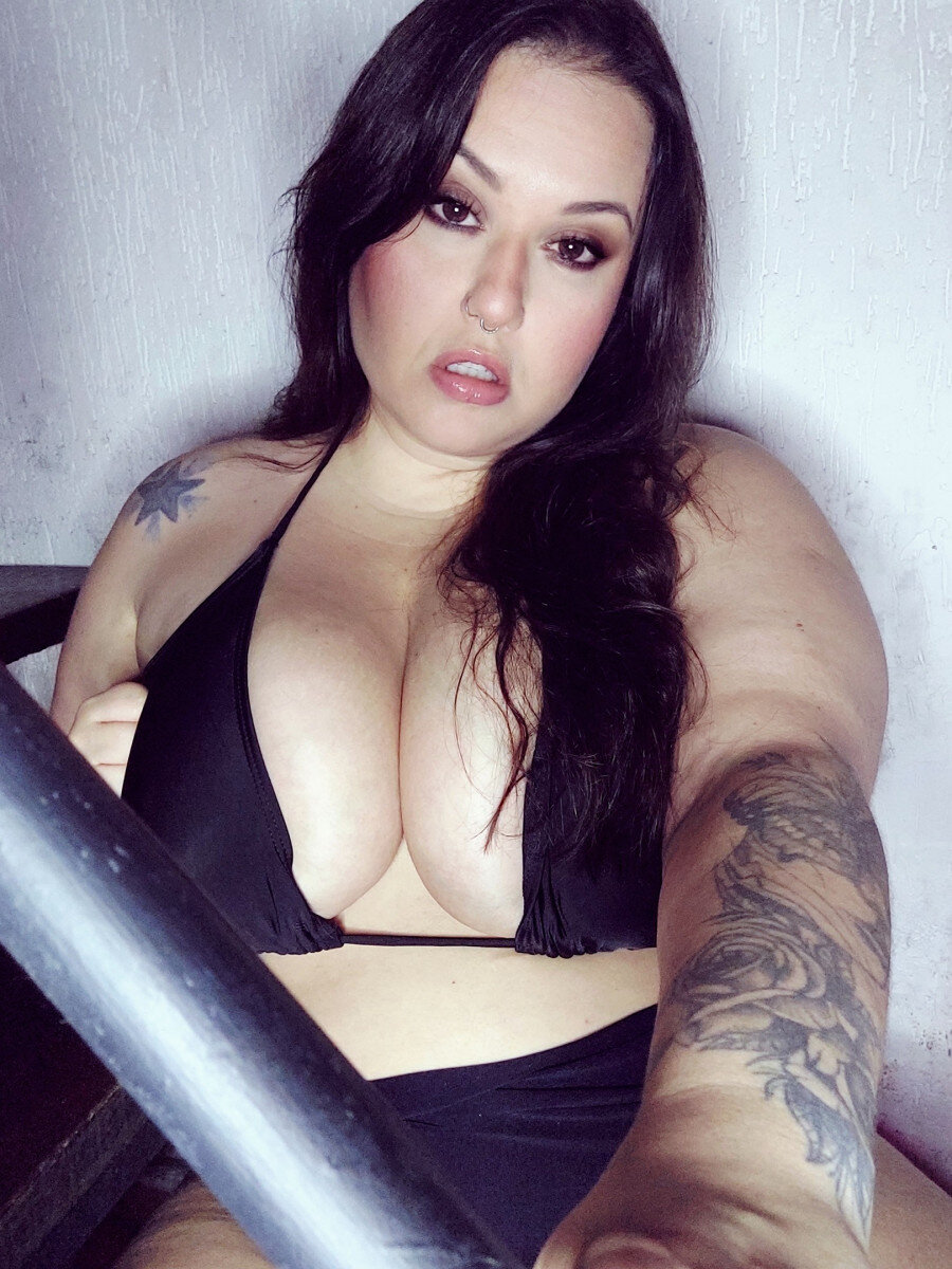Laura (@laurachubby), OnlyFans creator