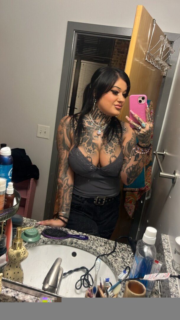 Lauraleelove11 (@lauraleelove11), OnlyFans creator