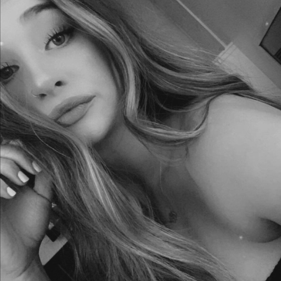 Lauramae13 (@lauramae13), OnlyFans creator