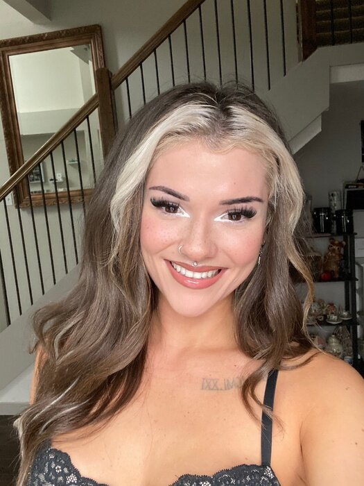 Laurenstretches (@laurenstretches), OnlyFans creator
