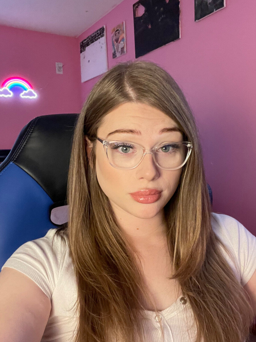 Laylahlittle (@laylahlittle), OnlyFans creator
