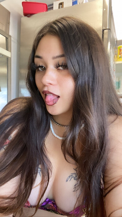 Laylamakeslattes (@laylamakeslattes), OnlyFans creator
