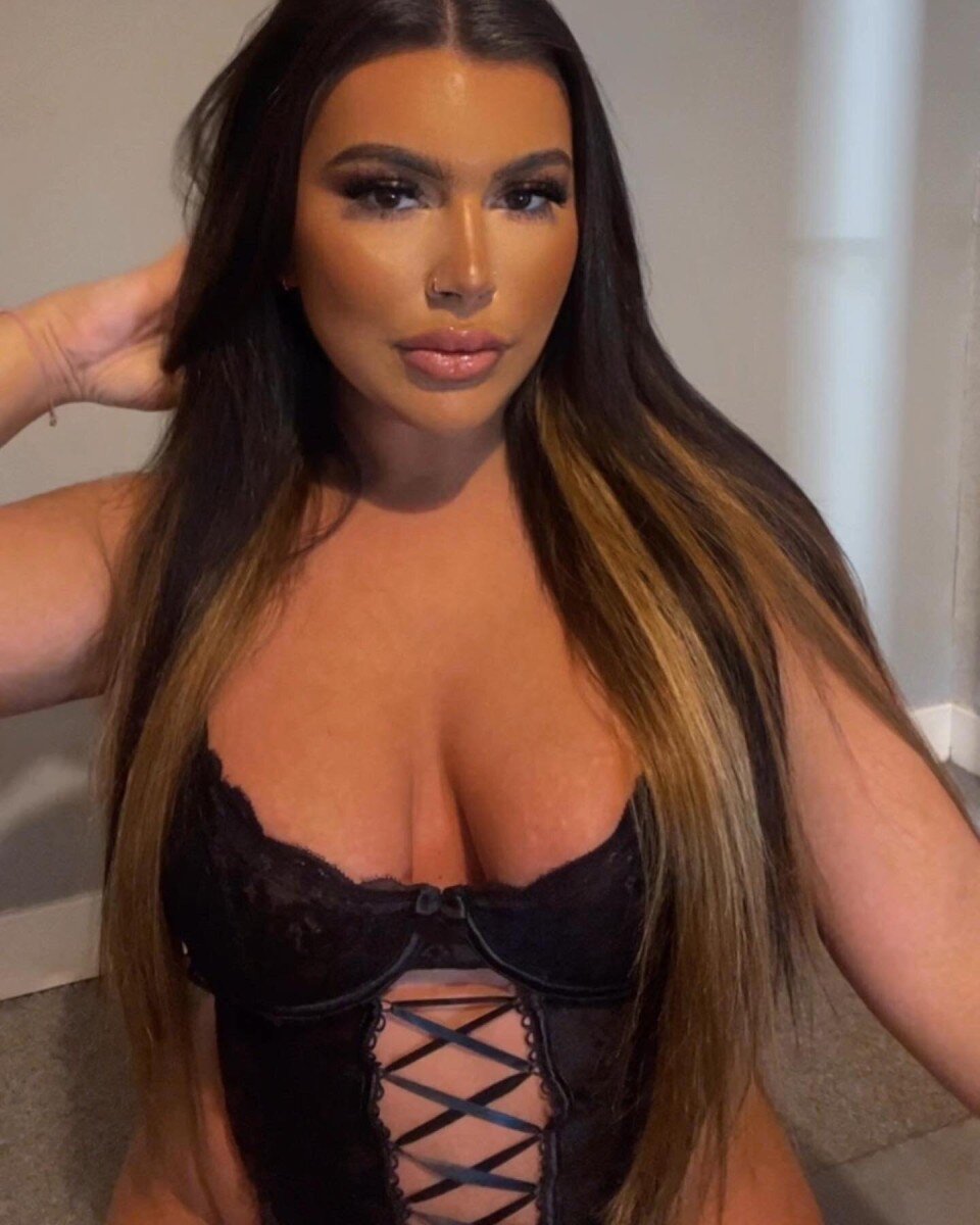 Leah19 (@leah19), OnlyFans creator