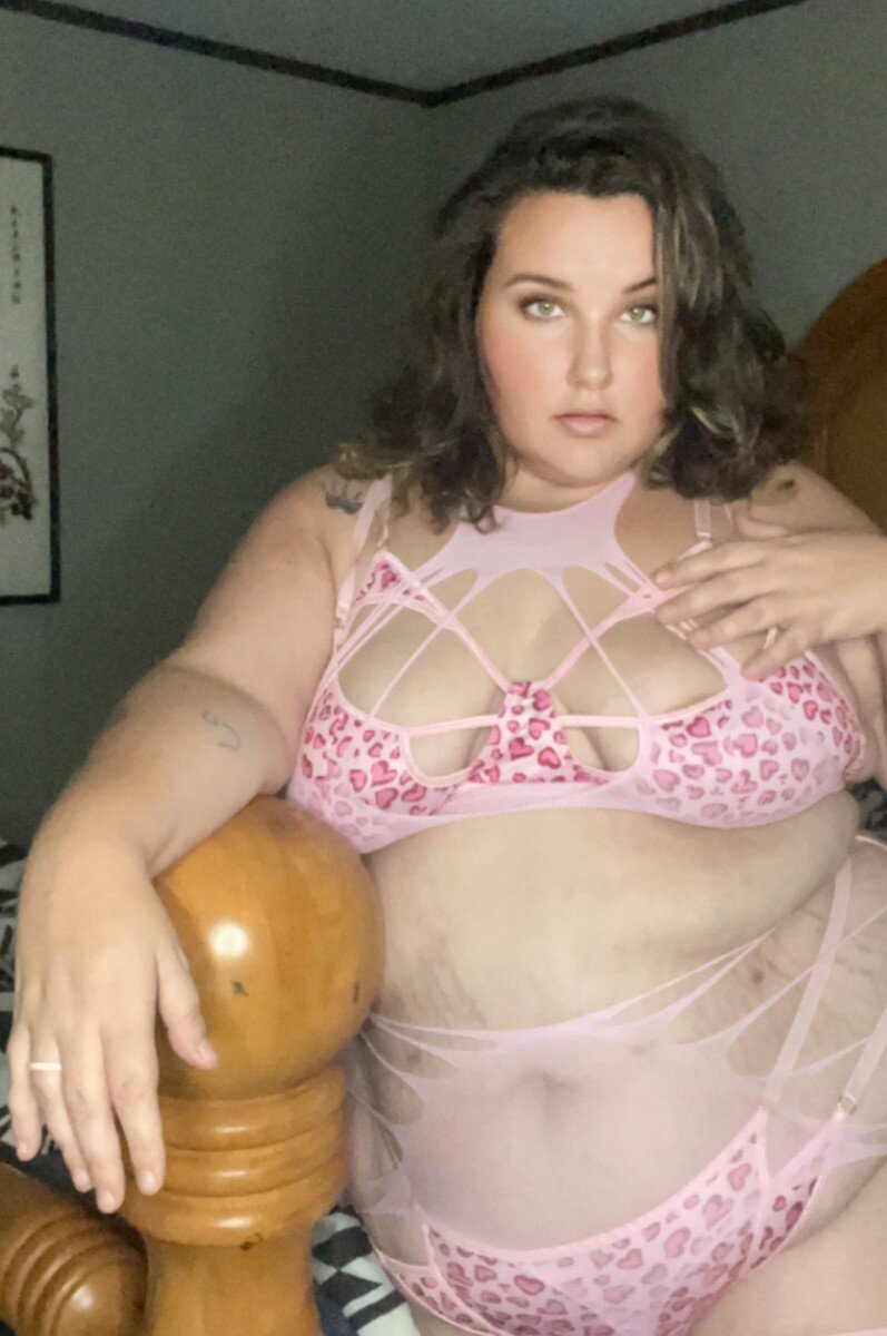 Leahluxxfree (@leahluxxfree), OnlyFans creator