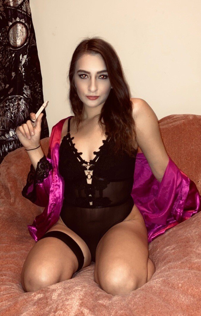 Leahmaexxx (@leahmaexxx), OnlyFans creator