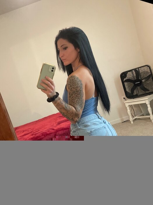 Leahtaaylor99 (@leahtaaylor99), OnlyFans creator