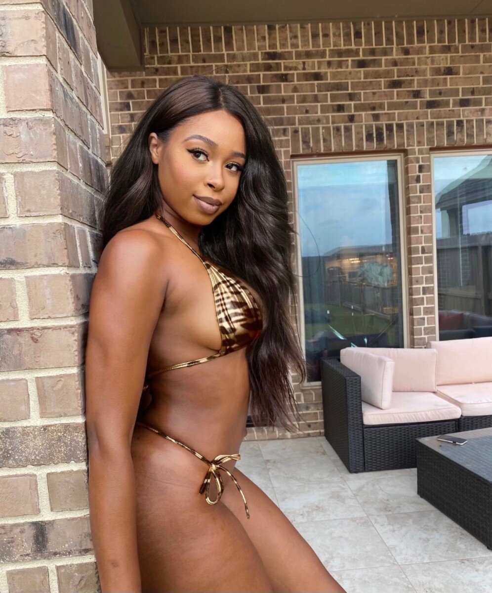 Lealux1 (@lealux1), OnlyFans creator