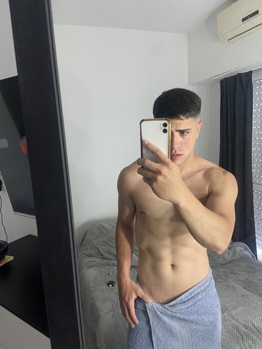 Leandroboy (@leandroboy), OnlyFans creator