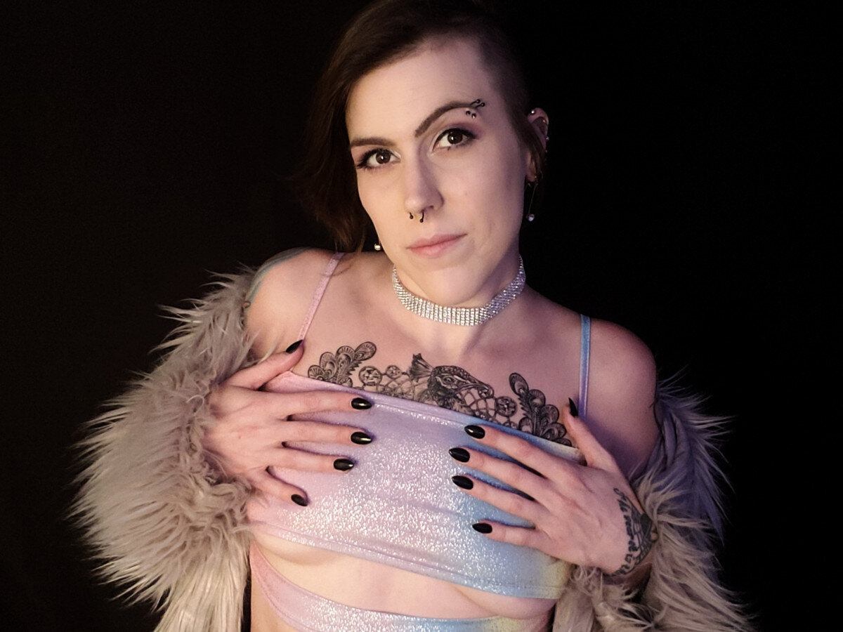 Lena (@lenaharley), OnlyFans creator