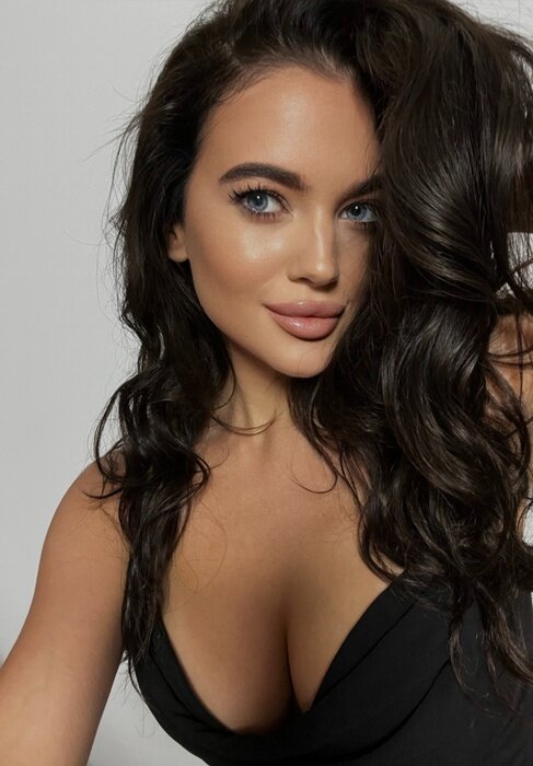 Lenasnow (@lenasnow), OnlyFans creator