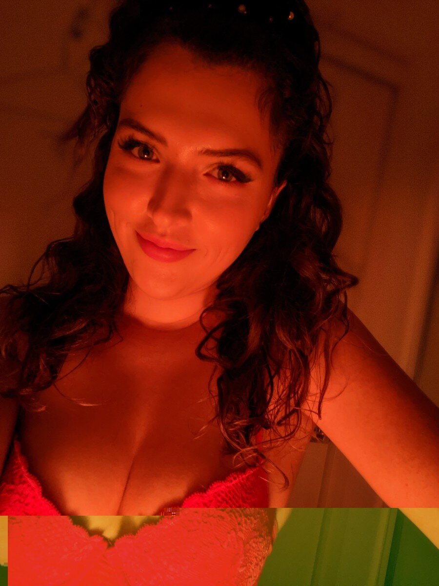 Leolea696 (@leolea696), OnlyFans creator