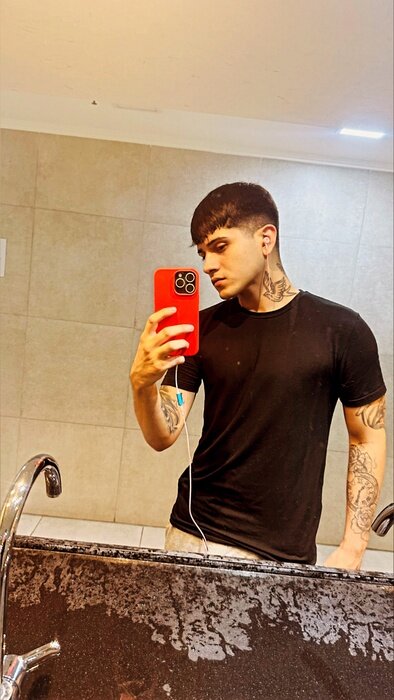 Leonardofreeok (@leonardofreeok), OnlyFans creator