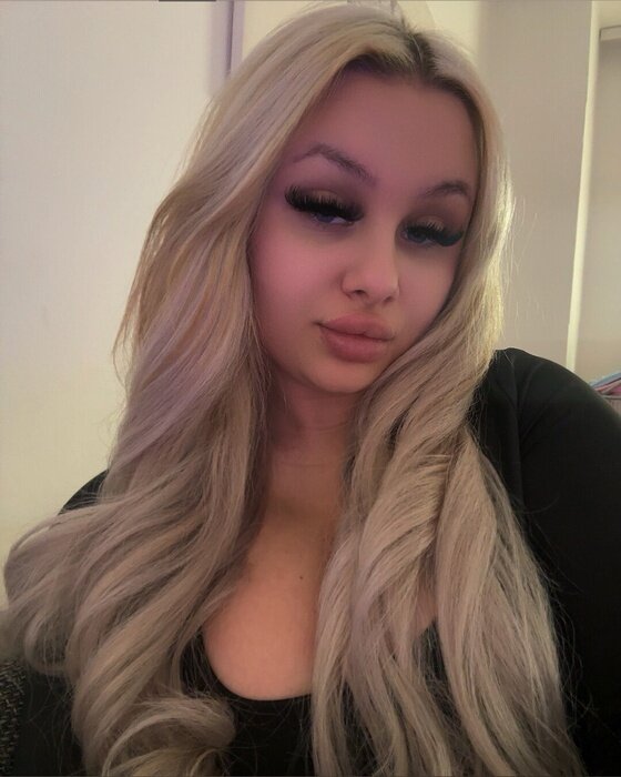 Leoniebarbie (@leonie_barbie), OnlyFans creator