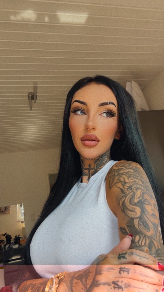 Leonieflessers (@leonieflessers), OnlyFans creator
