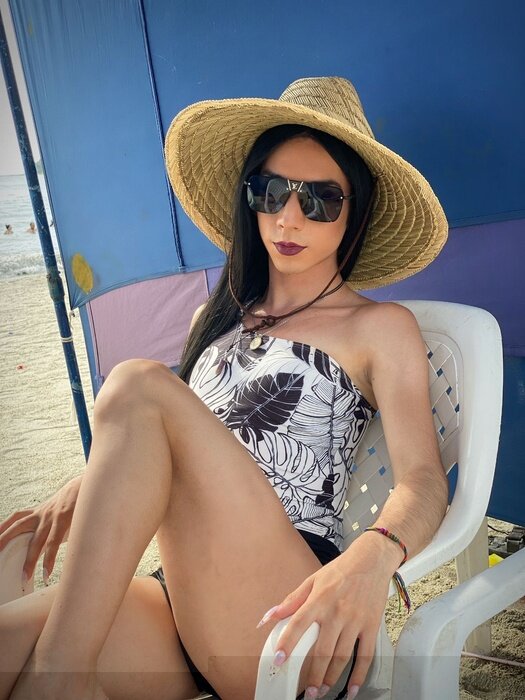 Leoniesaanvi (@leoniesaanvi), OnlyFans creator