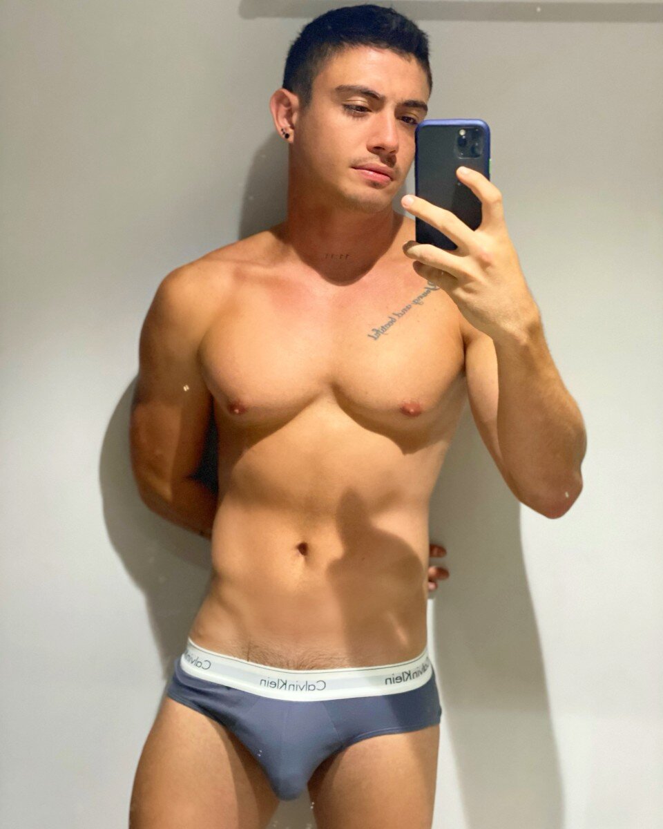 Leoocarvajal11 (@leoocarvajal11), OnlyFans creator