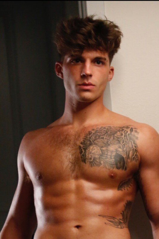 Leosvault (@leosvault), OnlyFans creator