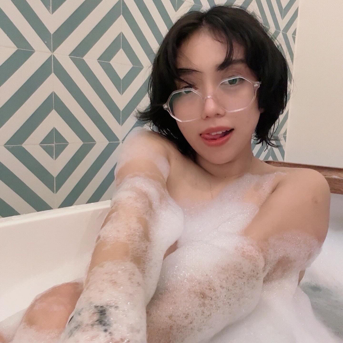Leslieshy (@leslieshy), OnlyFans creator