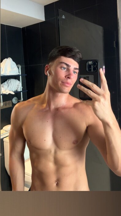 Lewisrossi1 (@lewisrossi_1), OnlyFans creator