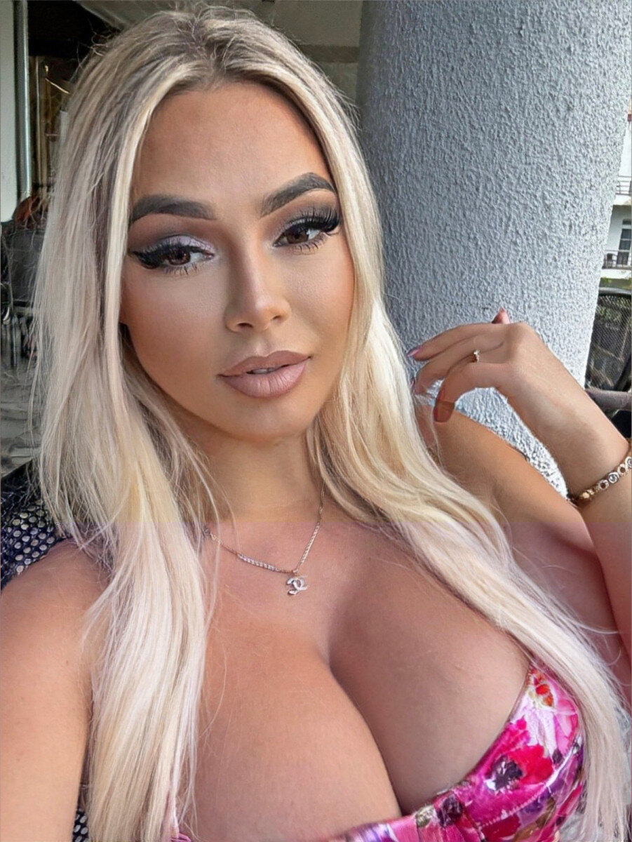 Lexasdressingroom (@lexas_dressing_room), OnlyFans creator