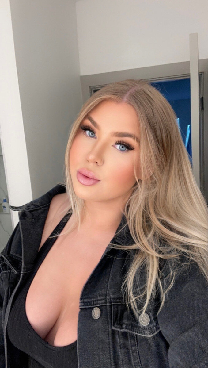 Lexirarmstrong (@lexirarmstrong), OnlyFans creator