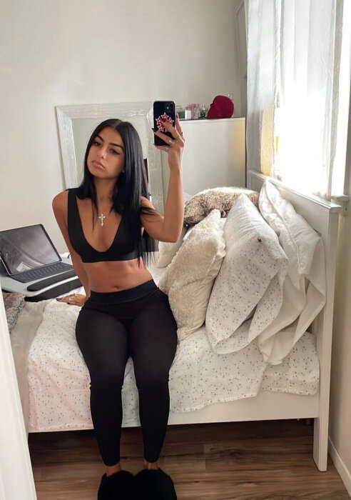 Lianababyyy (@lianababyyy), OnlyFans creator
