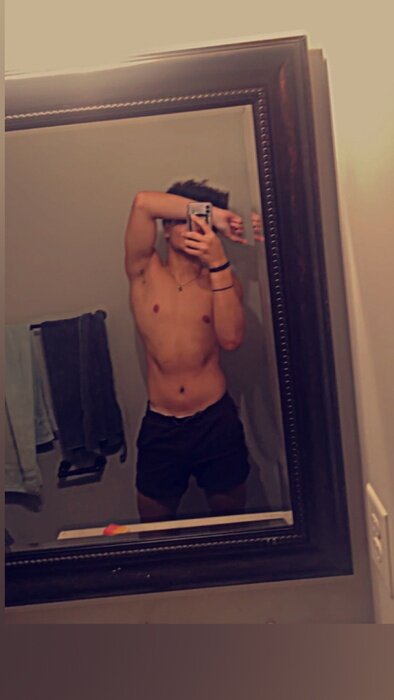 Lightskinndevon (@lightskinndevon), OnlyFans creator