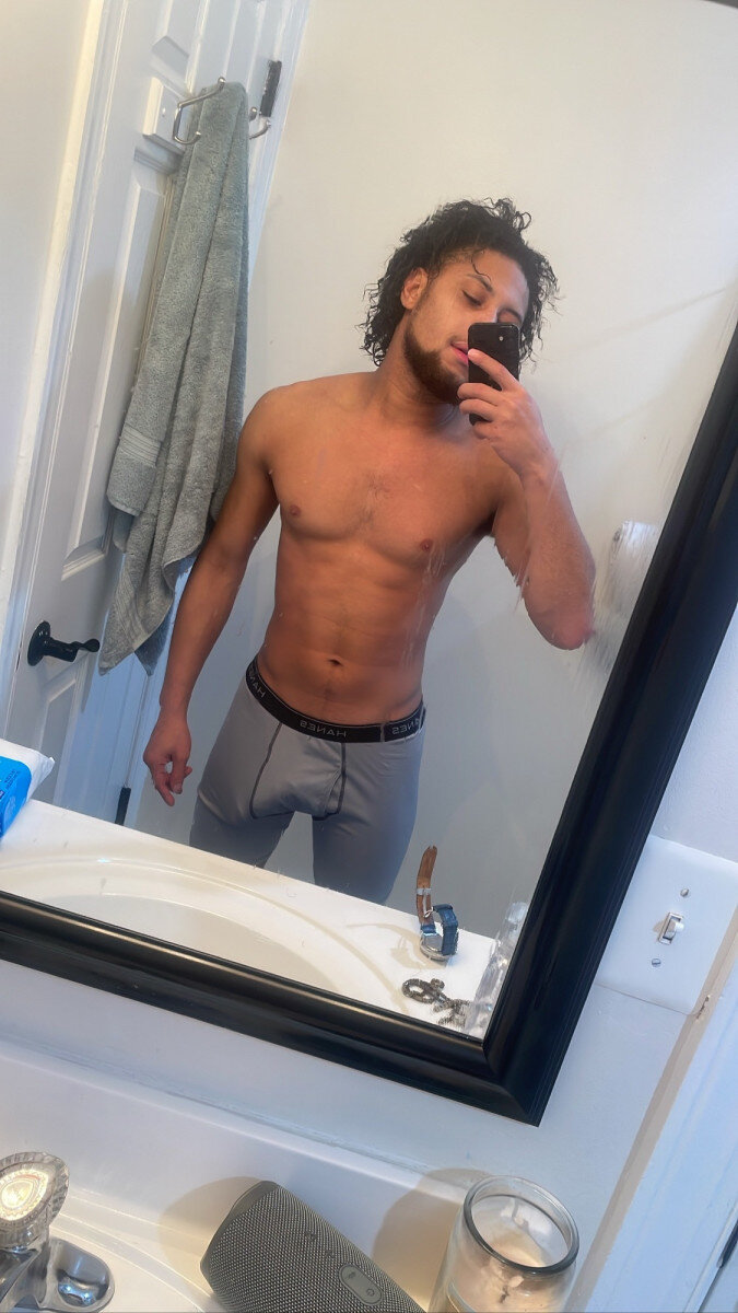 Lightskinnmandingo98 (@lightskinnmandingo98), OnlyFans creator