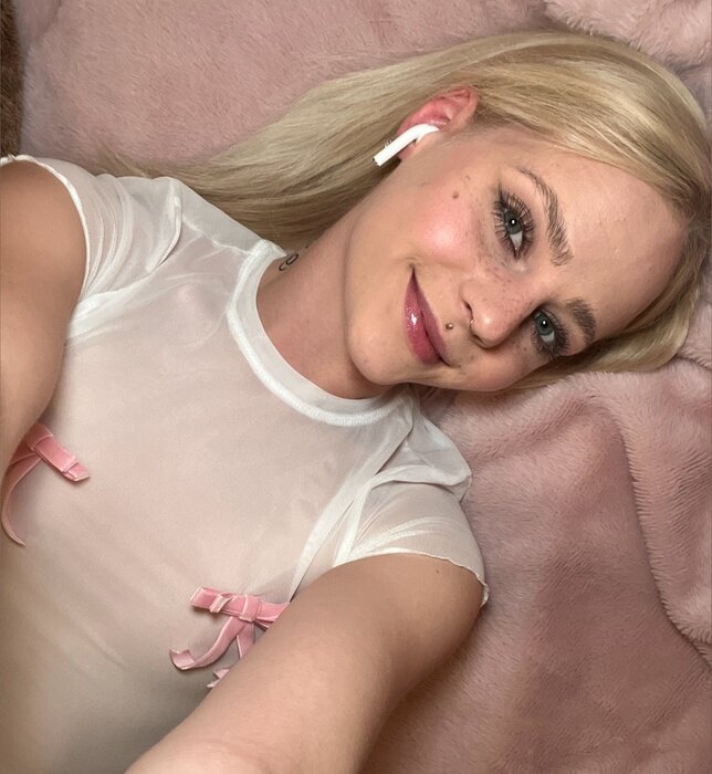 Lilkikiexclusive (@lil.kikiexclusive), OnlyFans creator