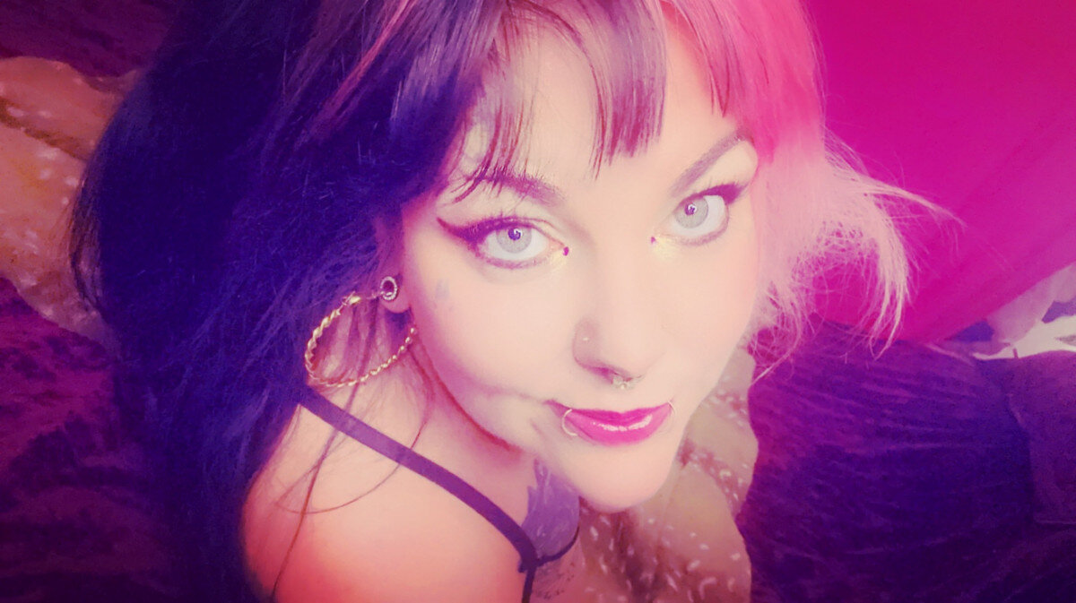 Lilbabyzoe (@lilbabyzoe), OnlyFans creator