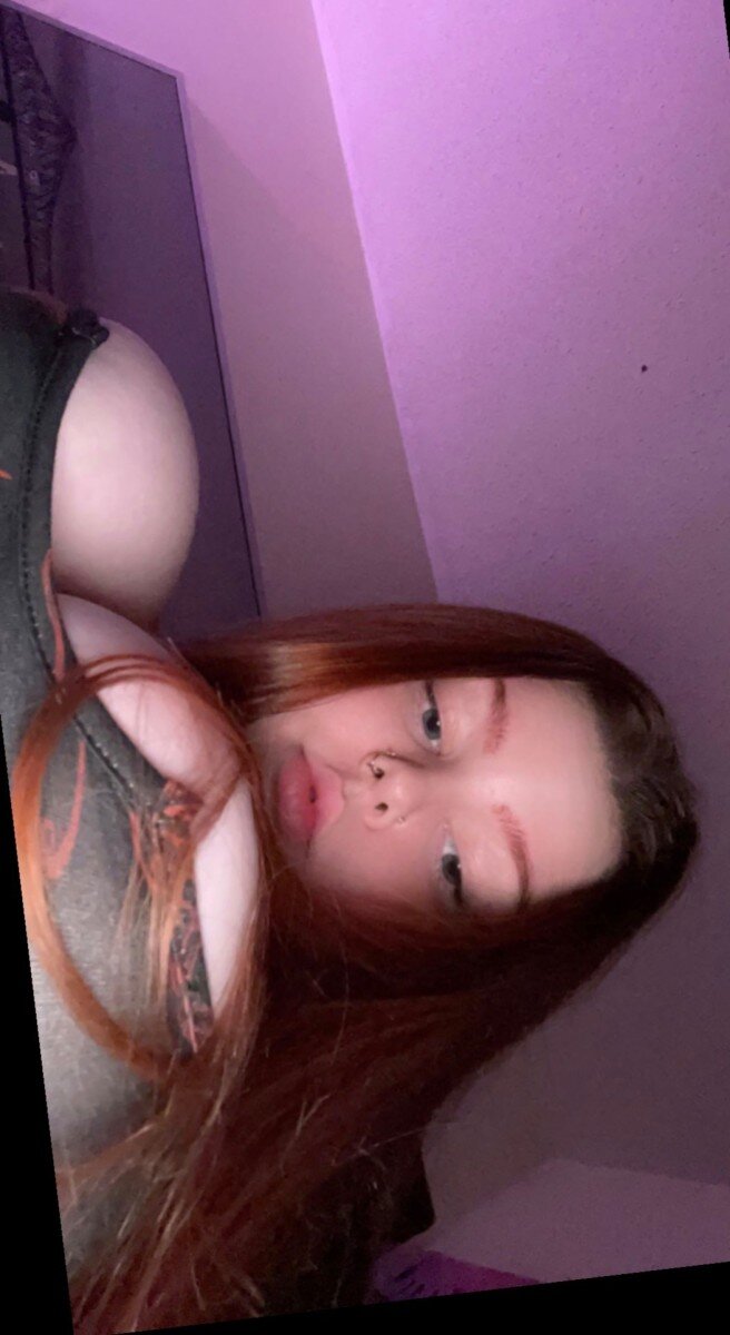 Lilbxbyred (@lilbxbyred), OnlyFans creator