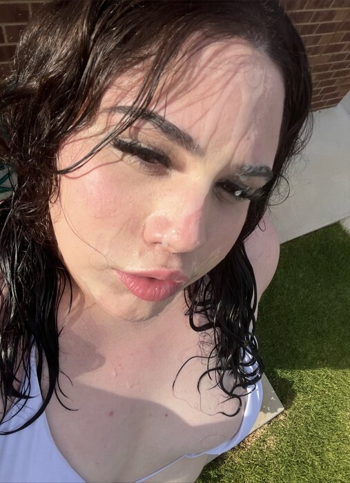 Lilcrybaby444 (@lilcrybaby444), OnlyFans creator
