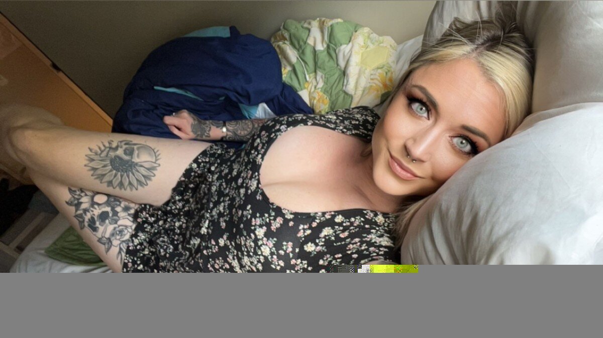 Lilhippielilhood (@lilhippielilhood), OnlyFans creator