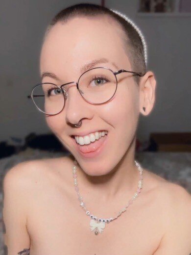 Lilikiss (@lilikiss), OnlyFans creator