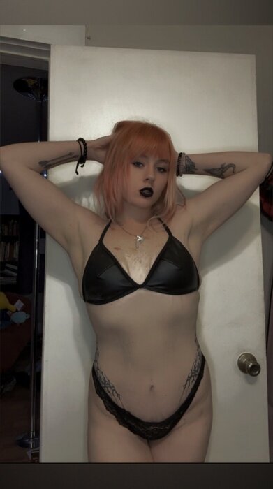 Lilithcrane420 (@lilithcrane420), OnlyFans creator