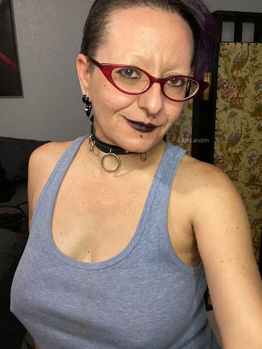 Lilithlandonfree (@lilithlandonfree), OnlyFans creator
