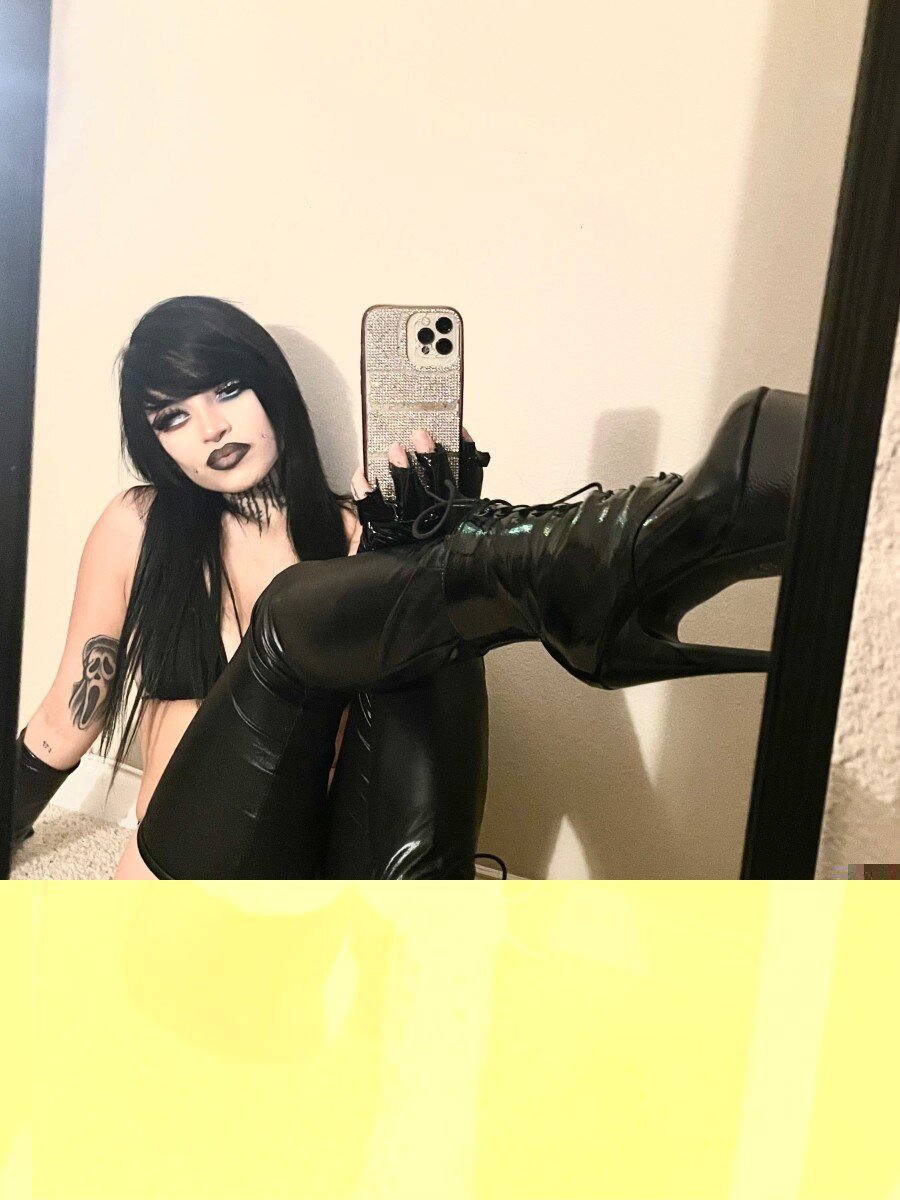 Lilkeezh (@lilkeezh), OnlyFans creator