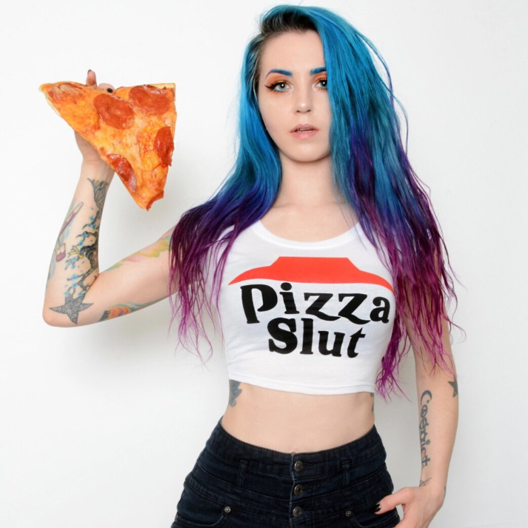 Lillybluemoon (@lillybluemoon), OnlyFans creator